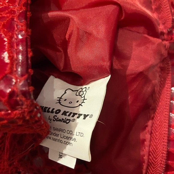 Red hello kitty faux snake skin tote bag - Picture 2 of 6